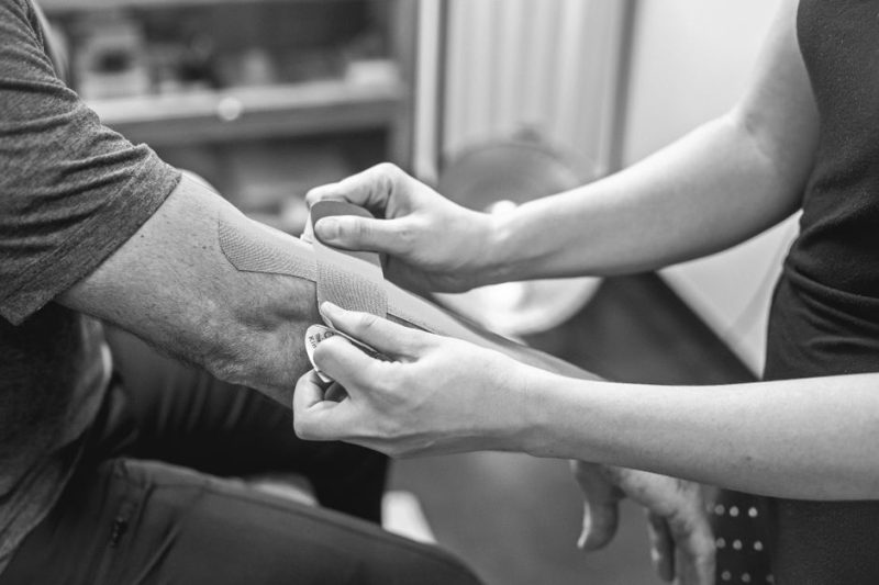 Best Acoustic Wave Therapy for Tennis Elbow in Naples